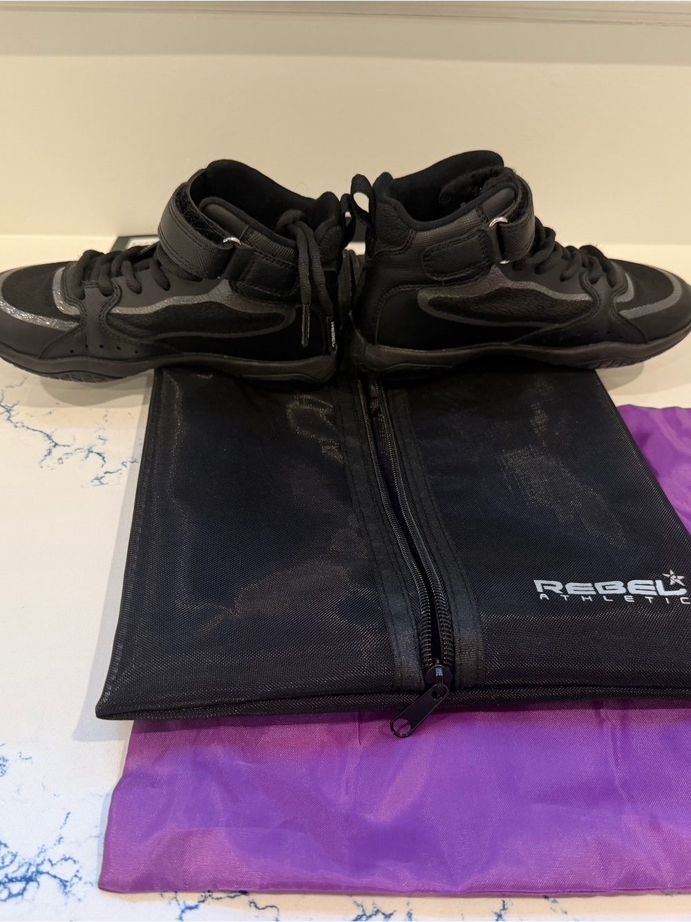 Rebel athletic cheer rouge shoe in black - Picture 2 of 7